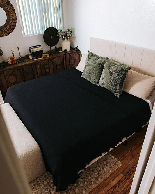 Lara Black - PARTY BLANKET™